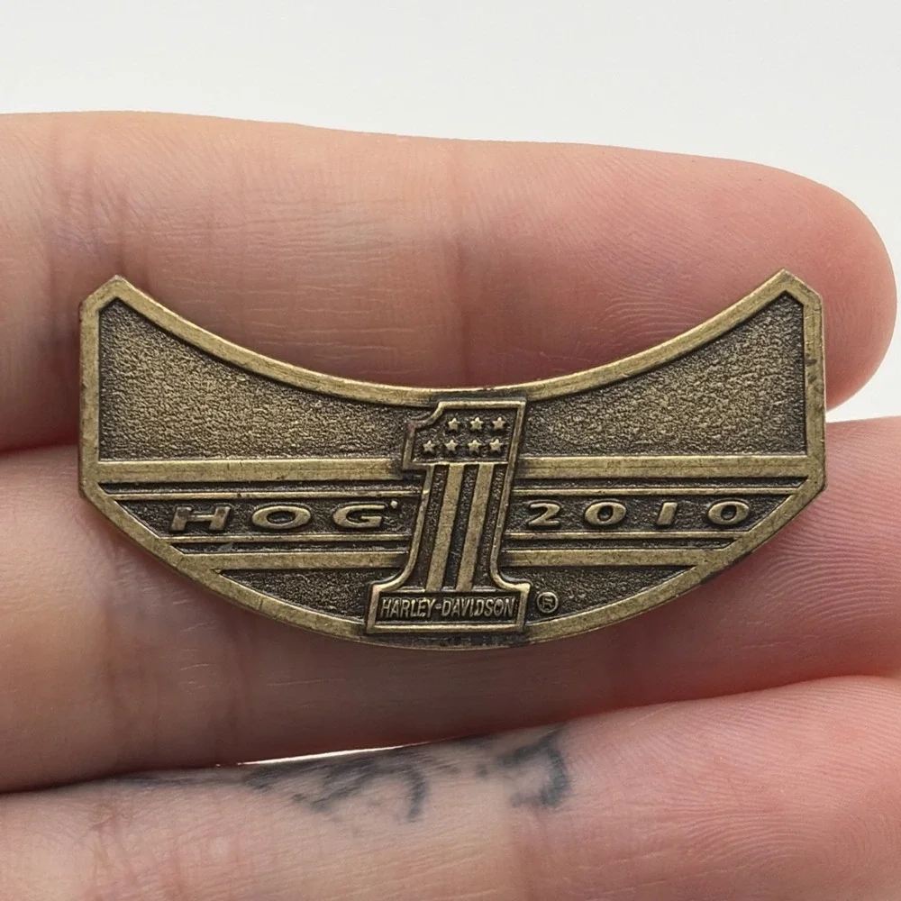2010 Harley Owners Group Harley Davidson Motorcycles Lapel Hat Pin HOG